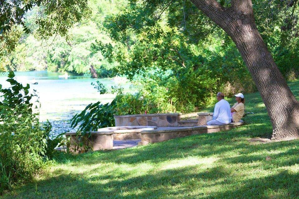 103 Lakeside CV, Martindale, TX 78655