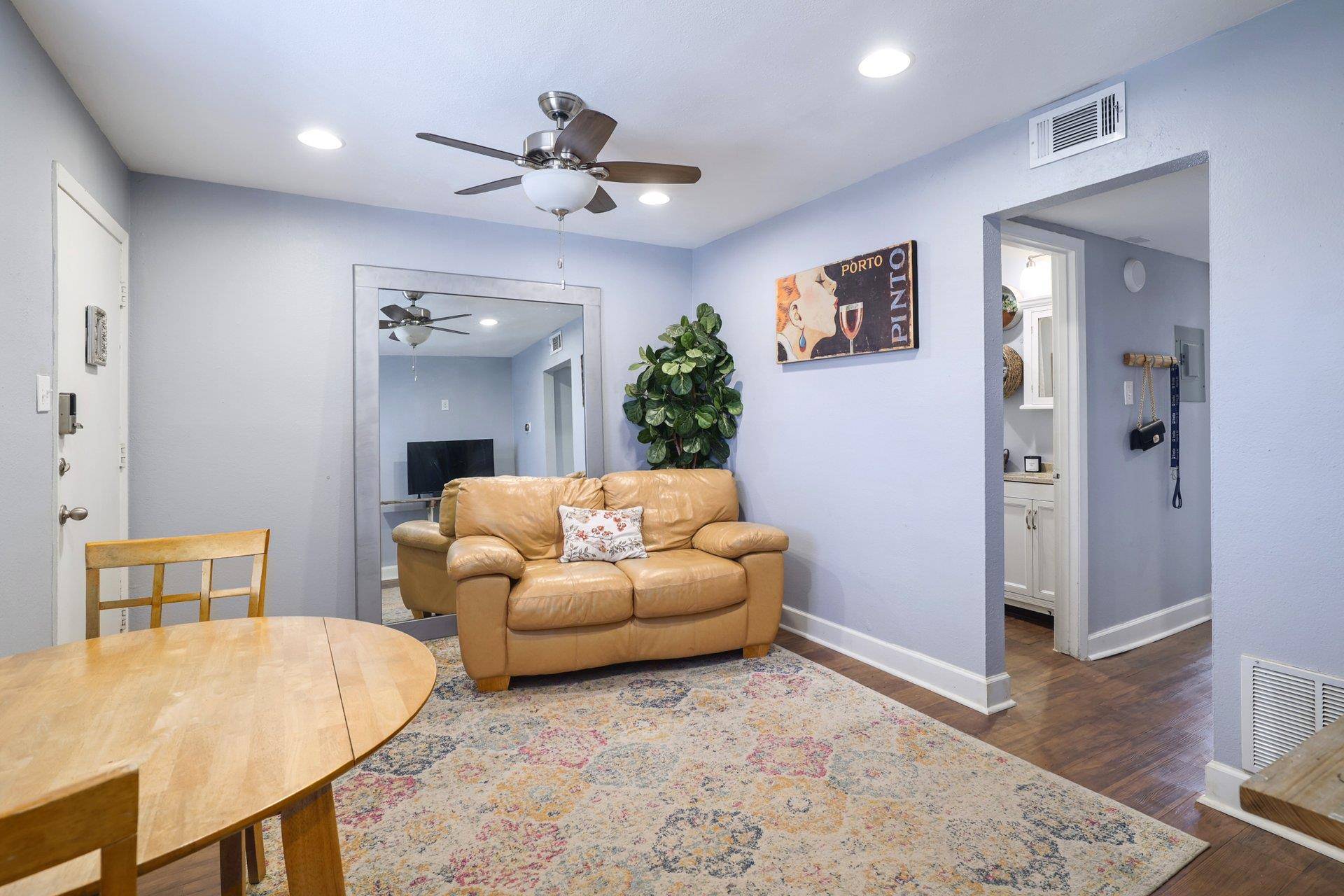 2401 Manor RD #204, Austin, TX 78722
