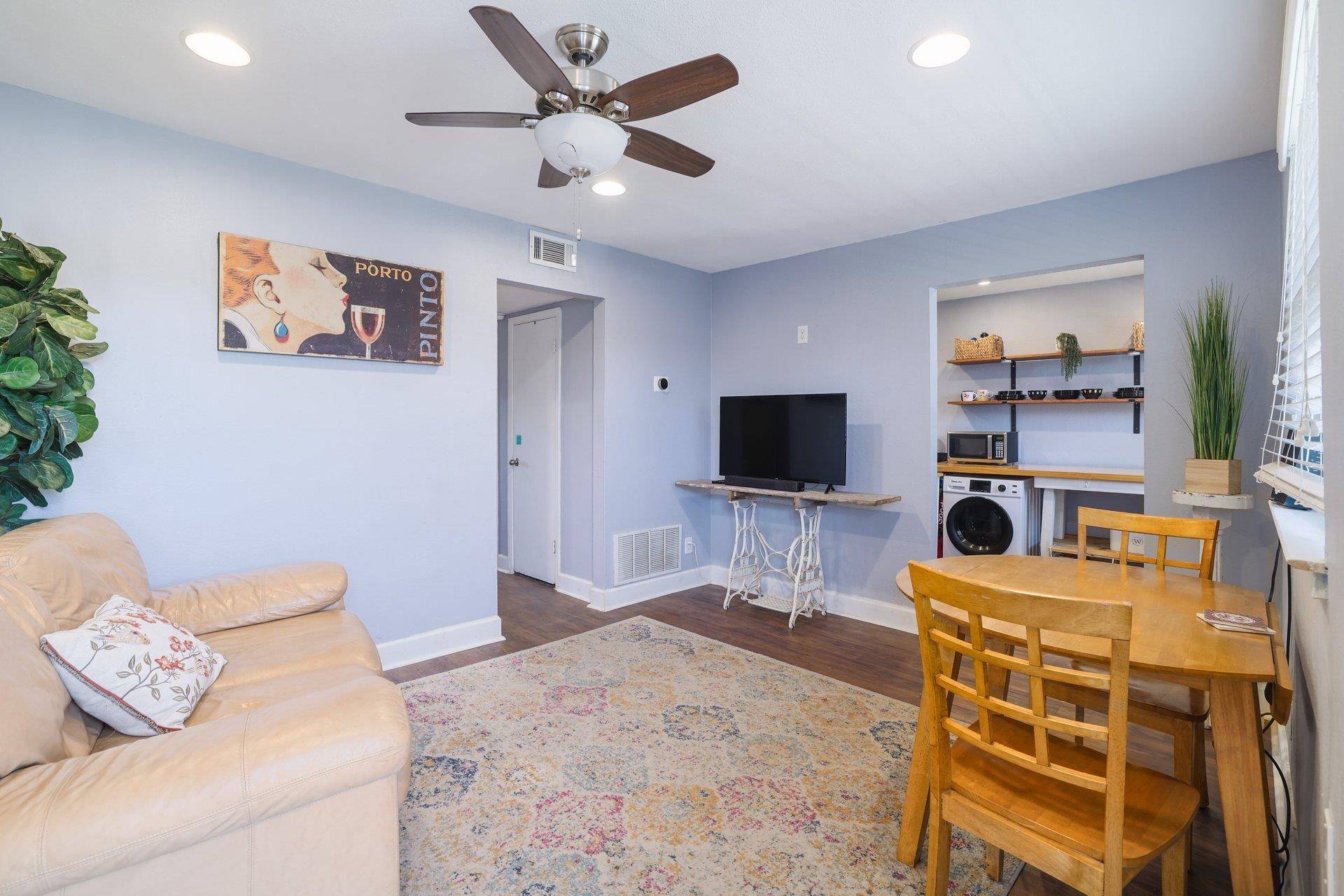2401 Manor RD #204, Austin, TX 78722