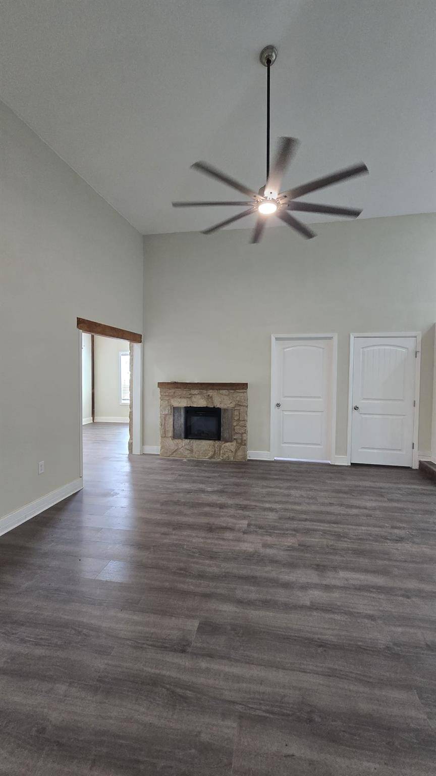 305 Remuda DR, Liberty Hill, TX 78642