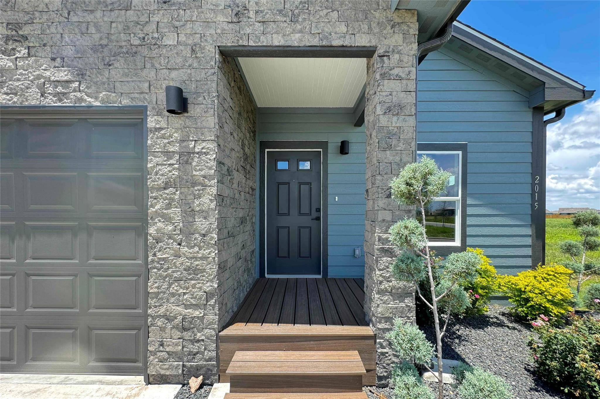 2015 Applewood DR, Lockhart, TX 78644