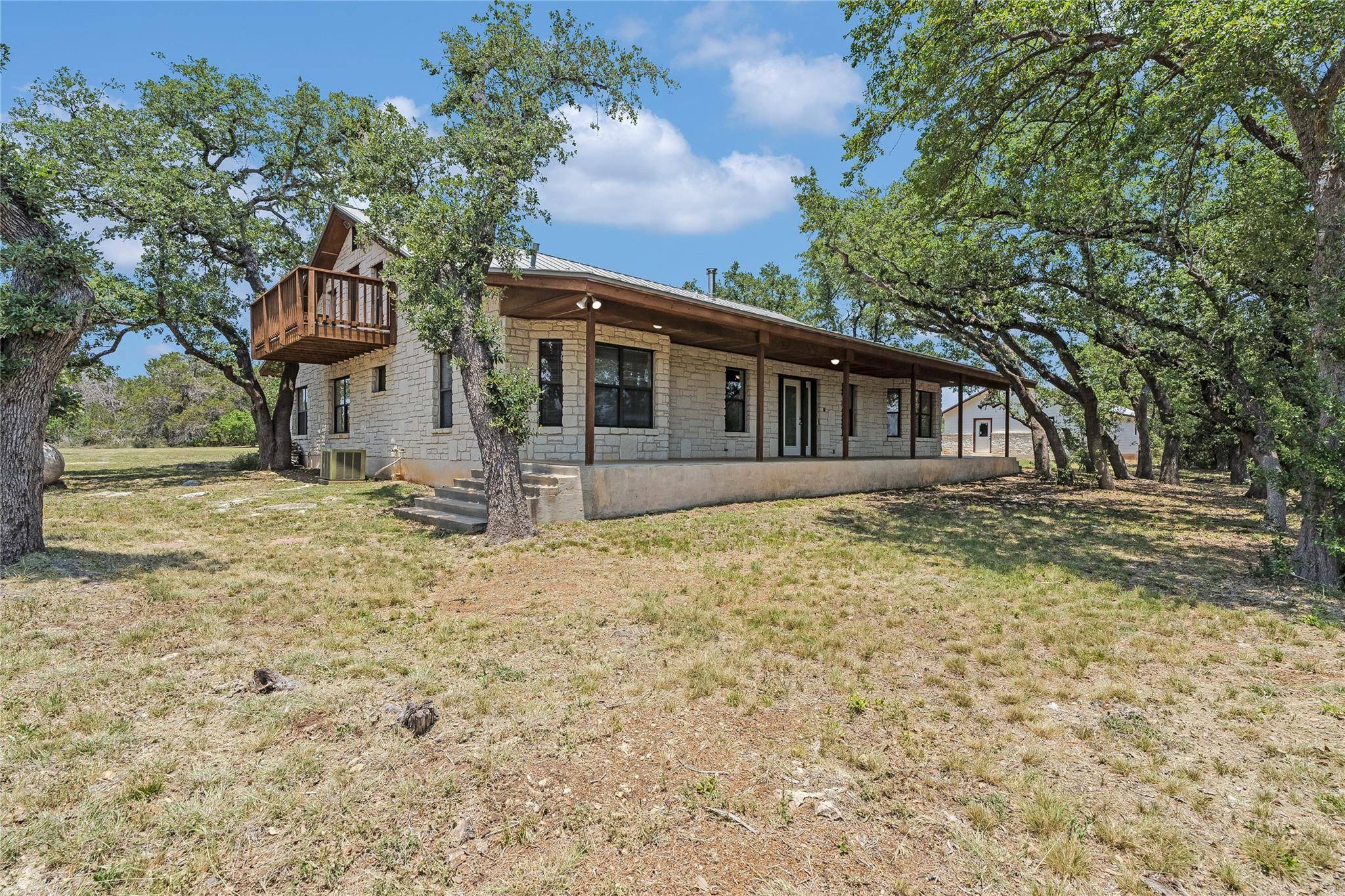 199 Middleton RD, Spicewood, TX 78669