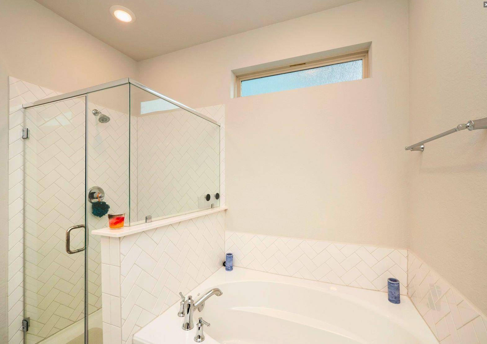 111 Lyrebird LN, Hutto, TX 78634