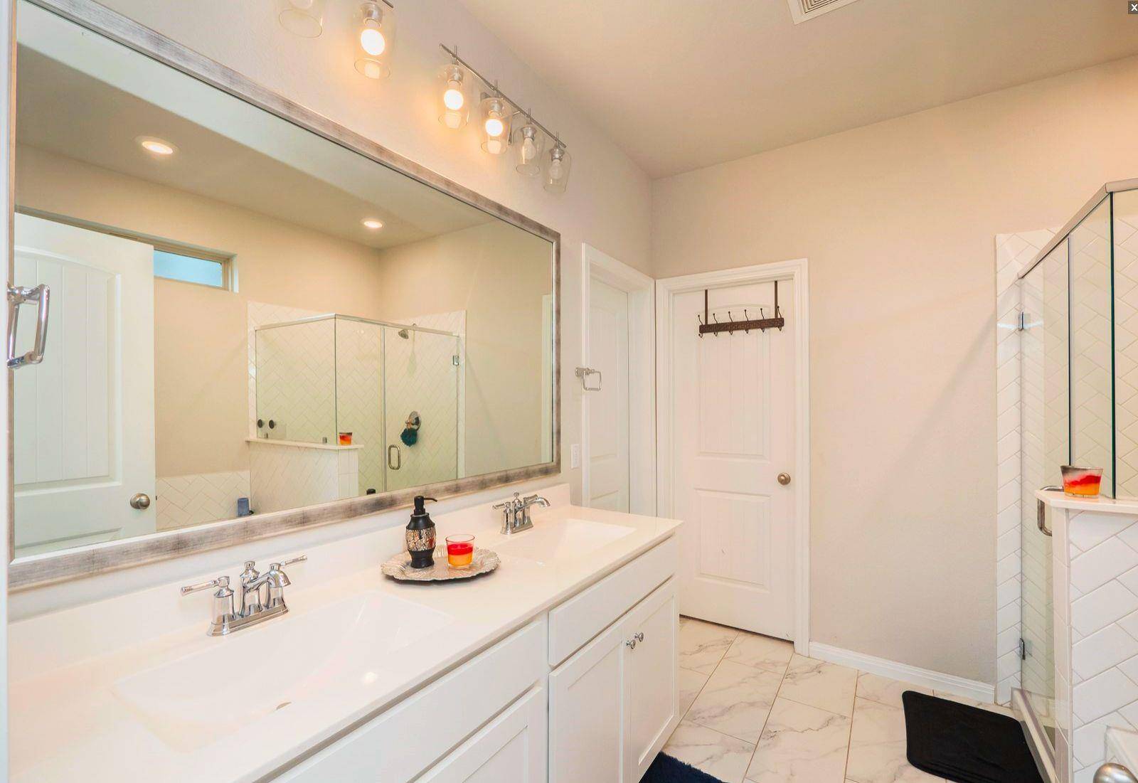 111 Lyrebird LN, Hutto, TX 78634
