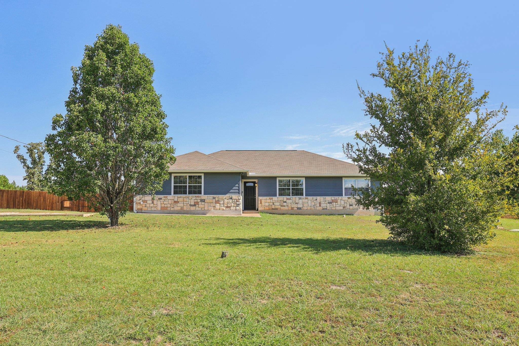 165 Cattlemens DR, Bastrop, TX 78602