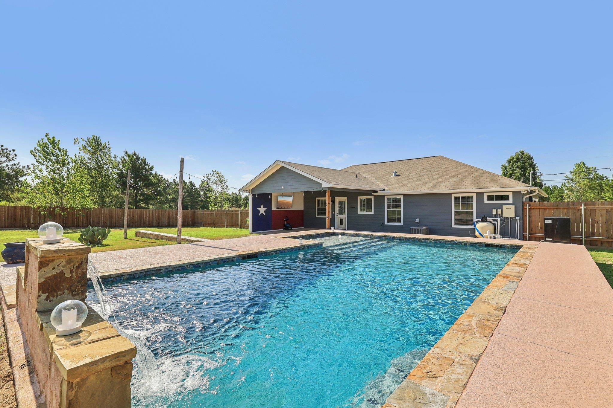 165 Cattlemens DR, Bastrop, TX 78602