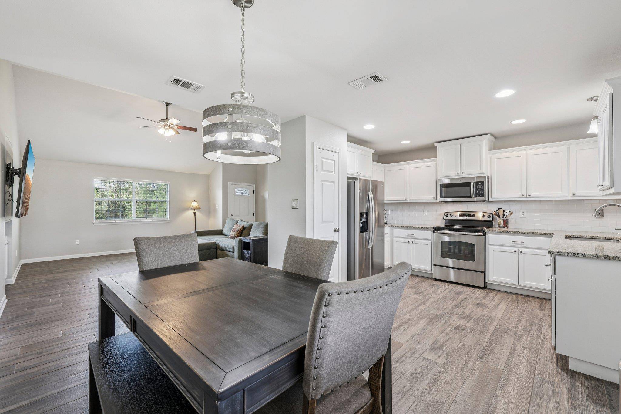 165 Cattlemens DR, Bastrop, TX 78602
