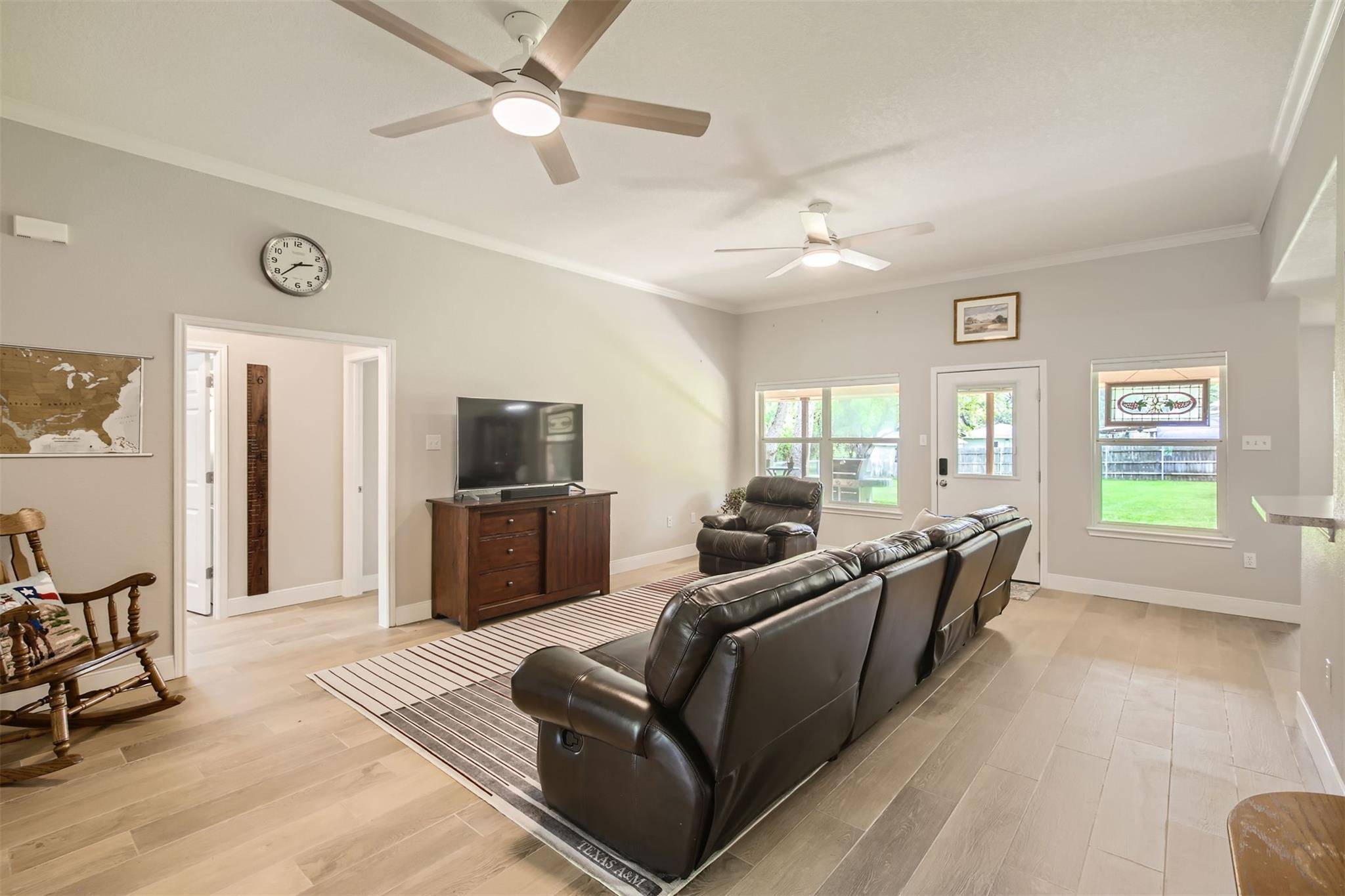 331 W Nolte ST, Seguin, TX 78155