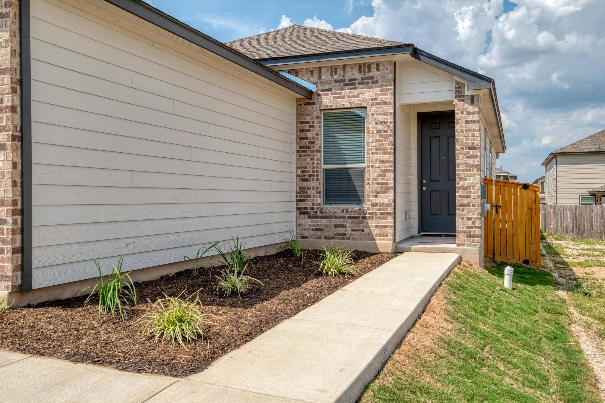 280 Feathers ST, Jarrell, TX 76537