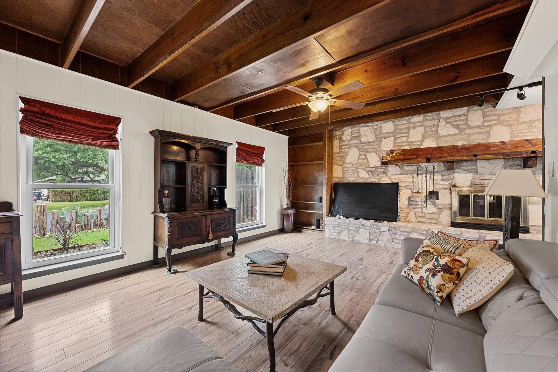 402 Bear Canyon DR, Manchaca, TX 78652