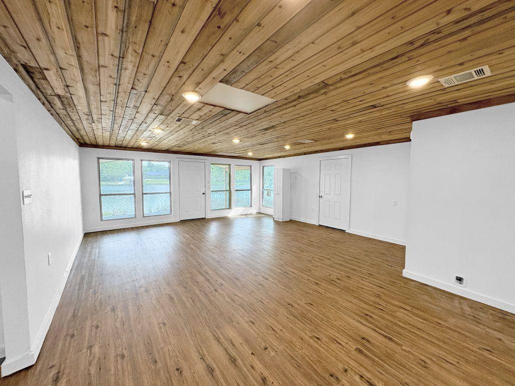 106 Caddo, Smithville, TX 78957