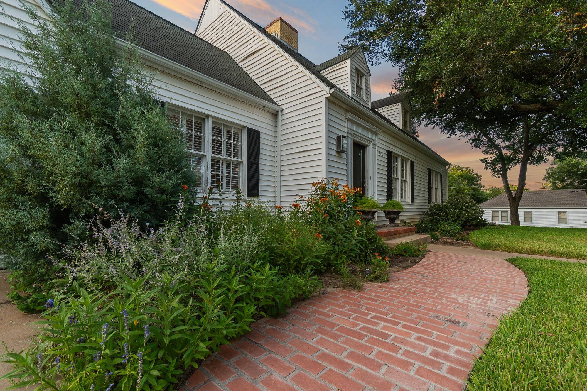 901 Anderson ST, Schulenburg, TX 78956