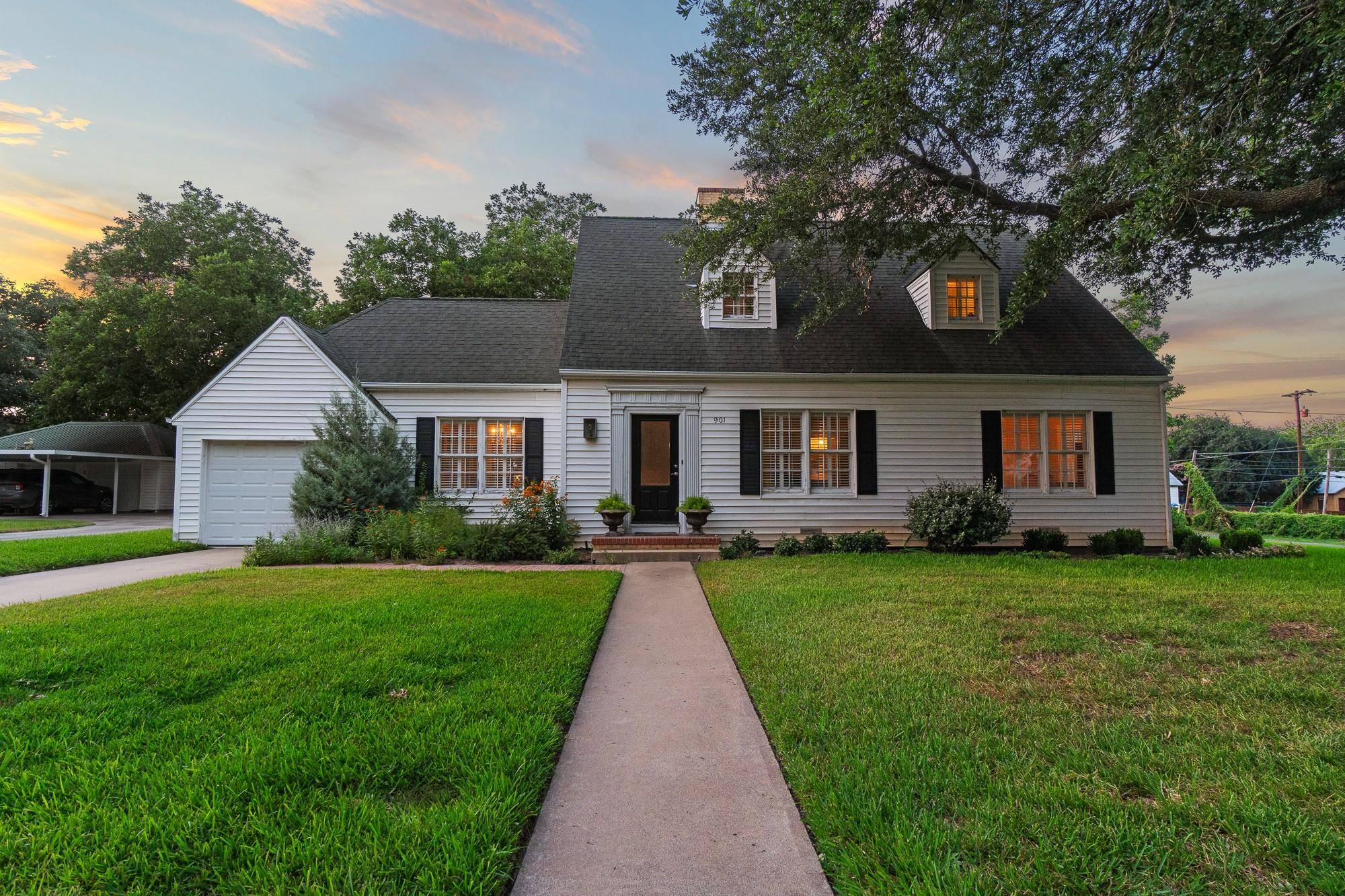 901 Anderson ST, Schulenburg, TX 78956
