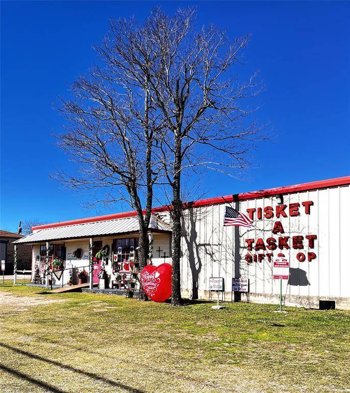 1614 W Cameron Ave, Rockdale, TX 76567