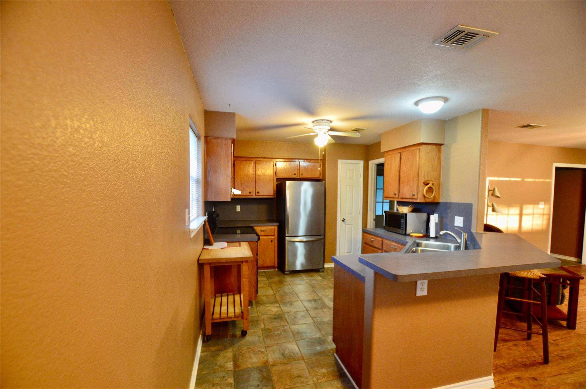 643 Yegua DR, Lexington, TX 78947