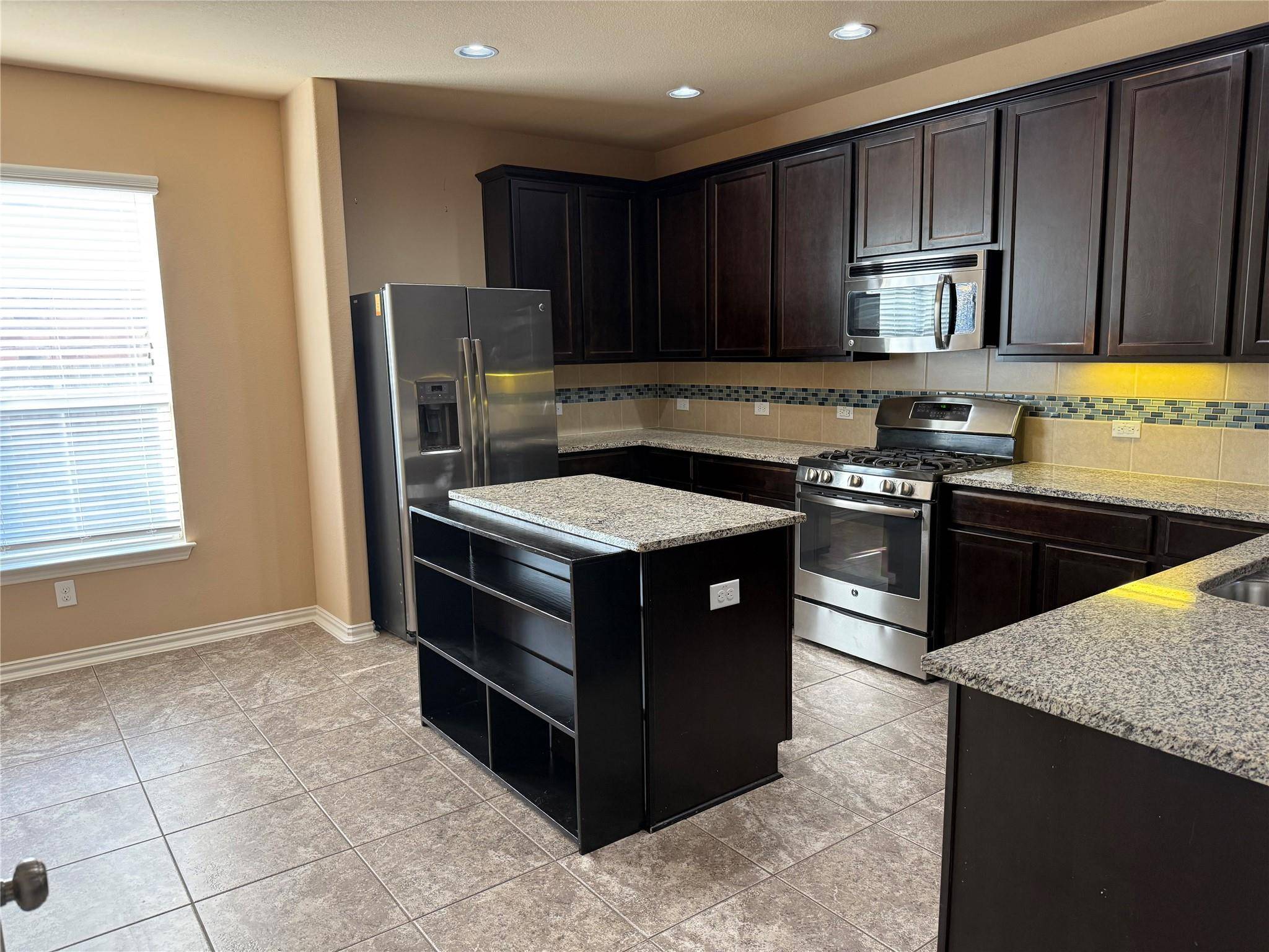 1209 Rhonda CV, Hutto, TX 78634