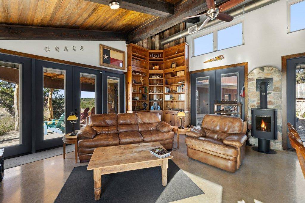 1292 Upper Turtle Creek RD, Kerrville, TX 78028