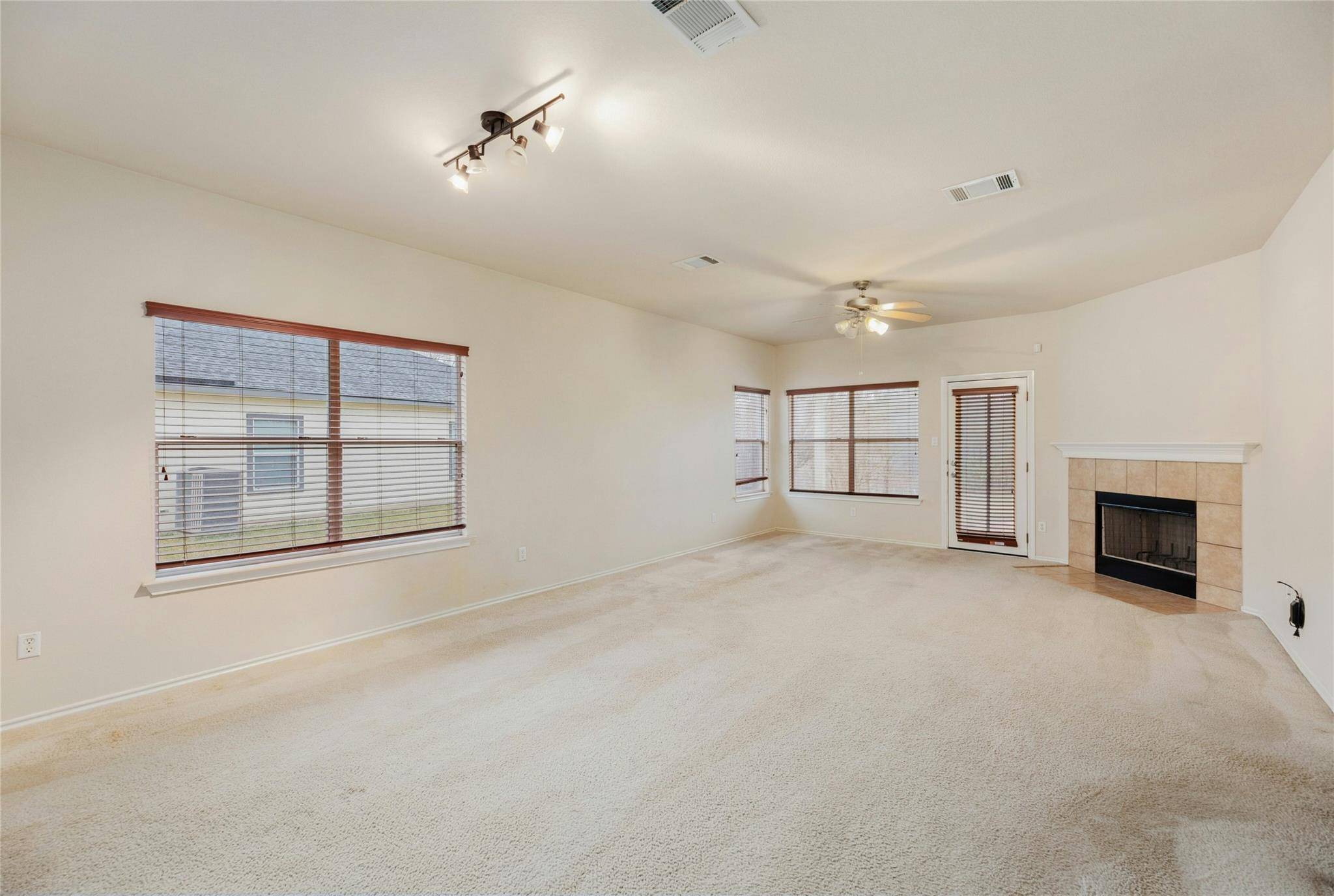 107 Saul ST, Hutto, TX 78634