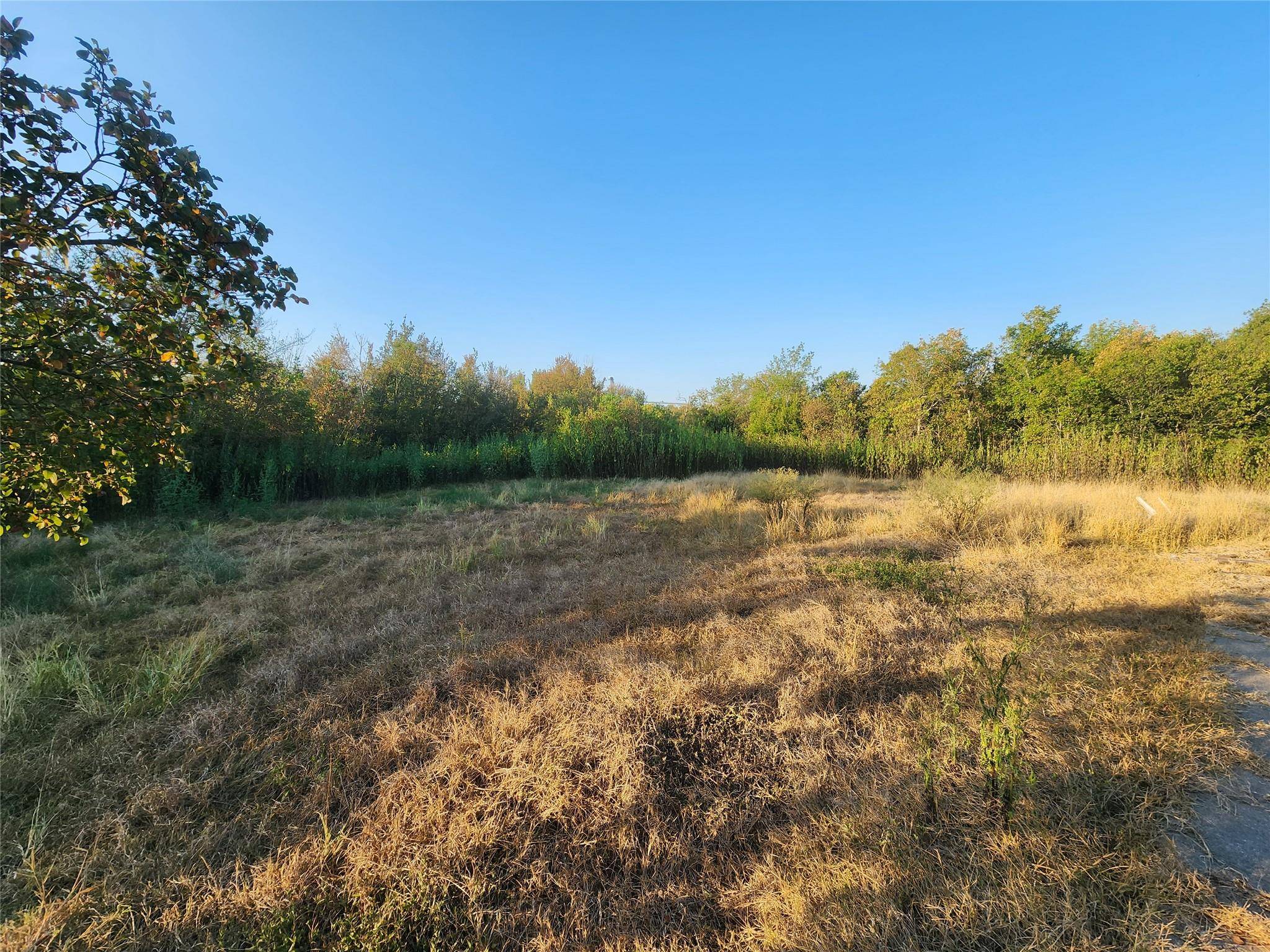 211 N Dolan ST, Taylor, TX 76574