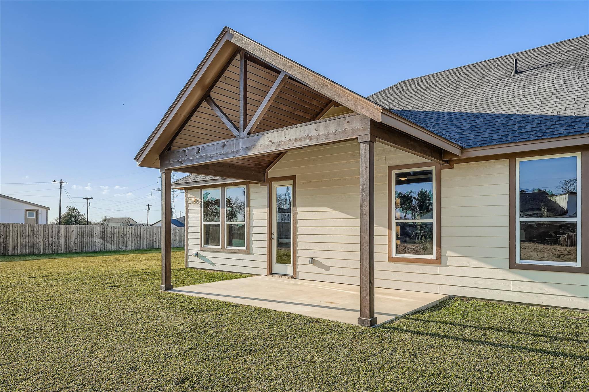 222 Arosa DR, Elgin, TX 78621