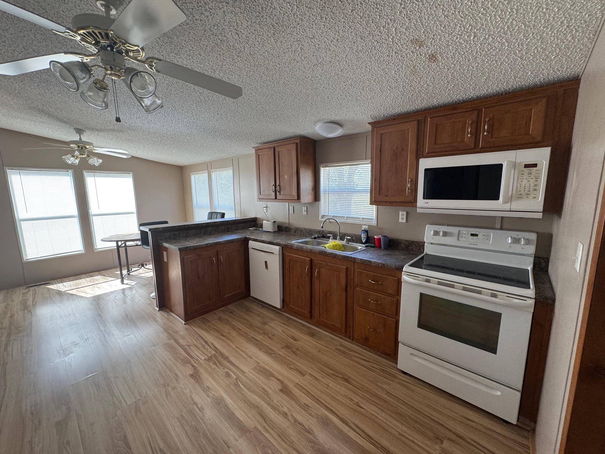 835 SW Hickory ST, Rockdale, TX 76567