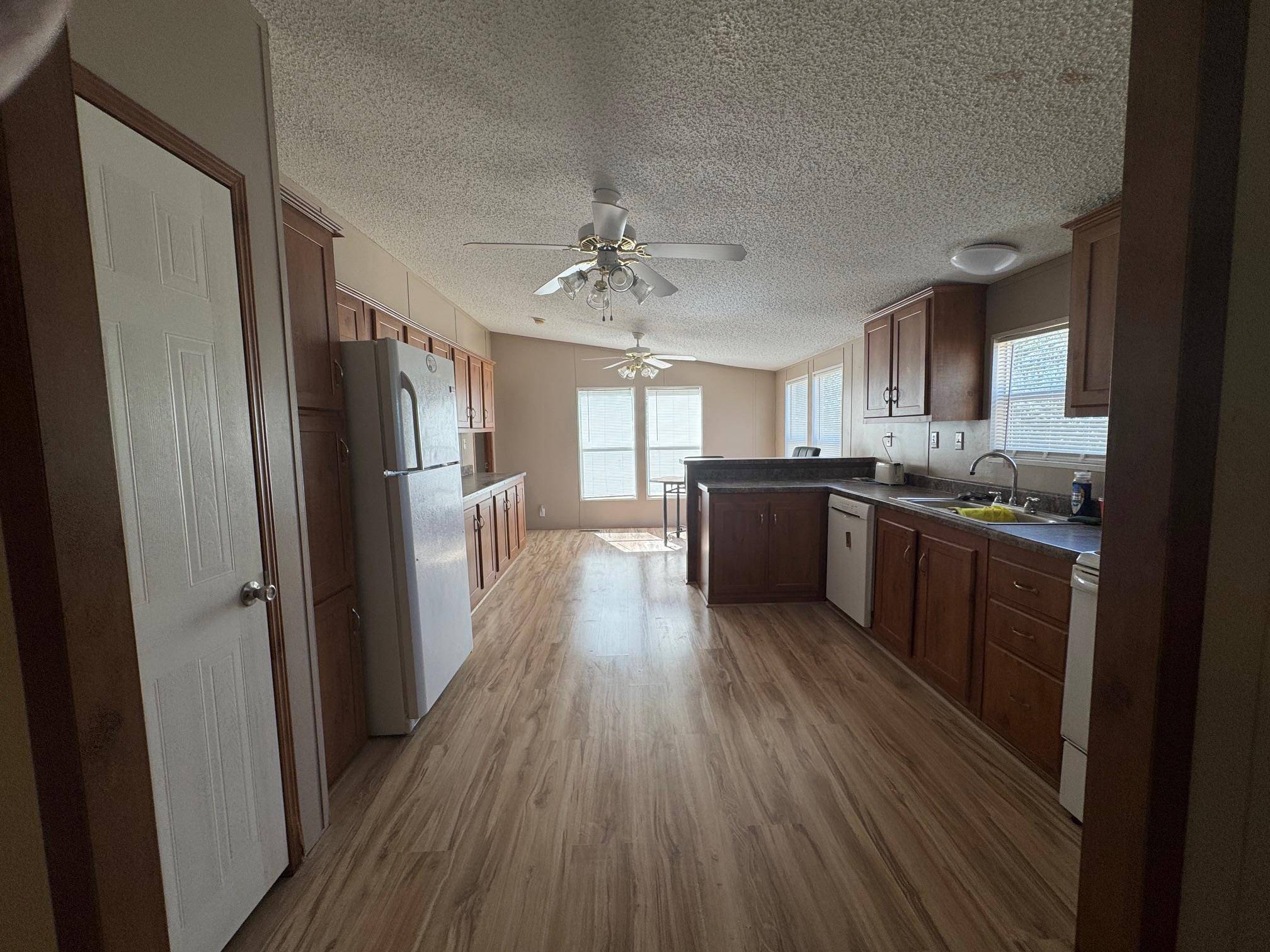 835 SW Hickory ST, Rockdale, TX 76567