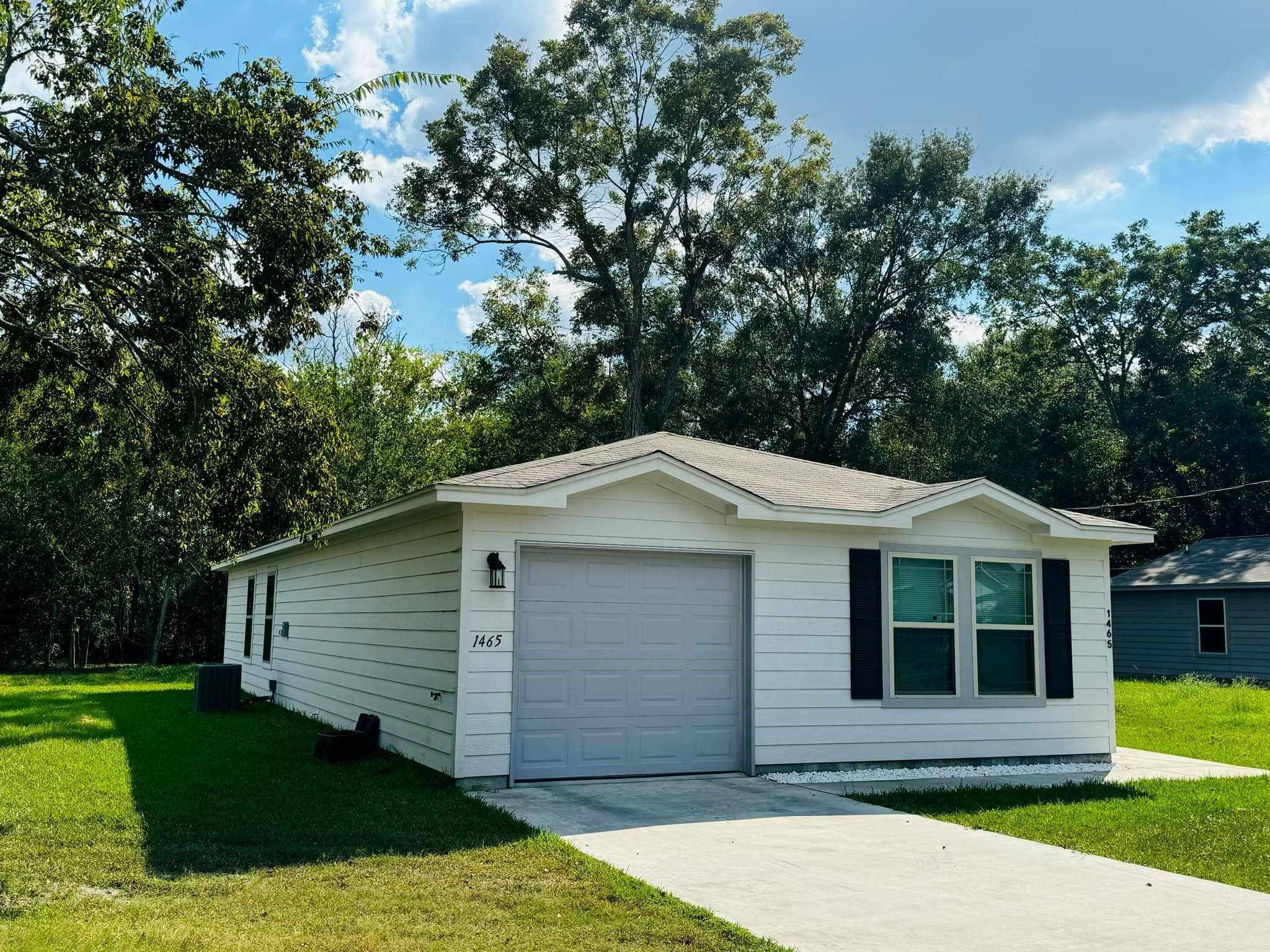 1465 W Highland DR, Beaumont, TX 77705