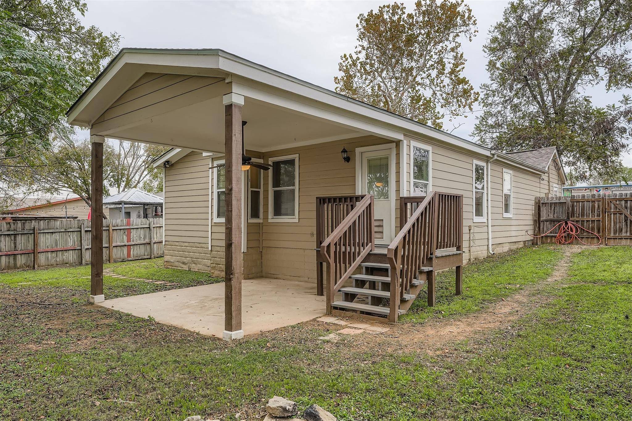 304 S Main ST, Elgin, TX 78621