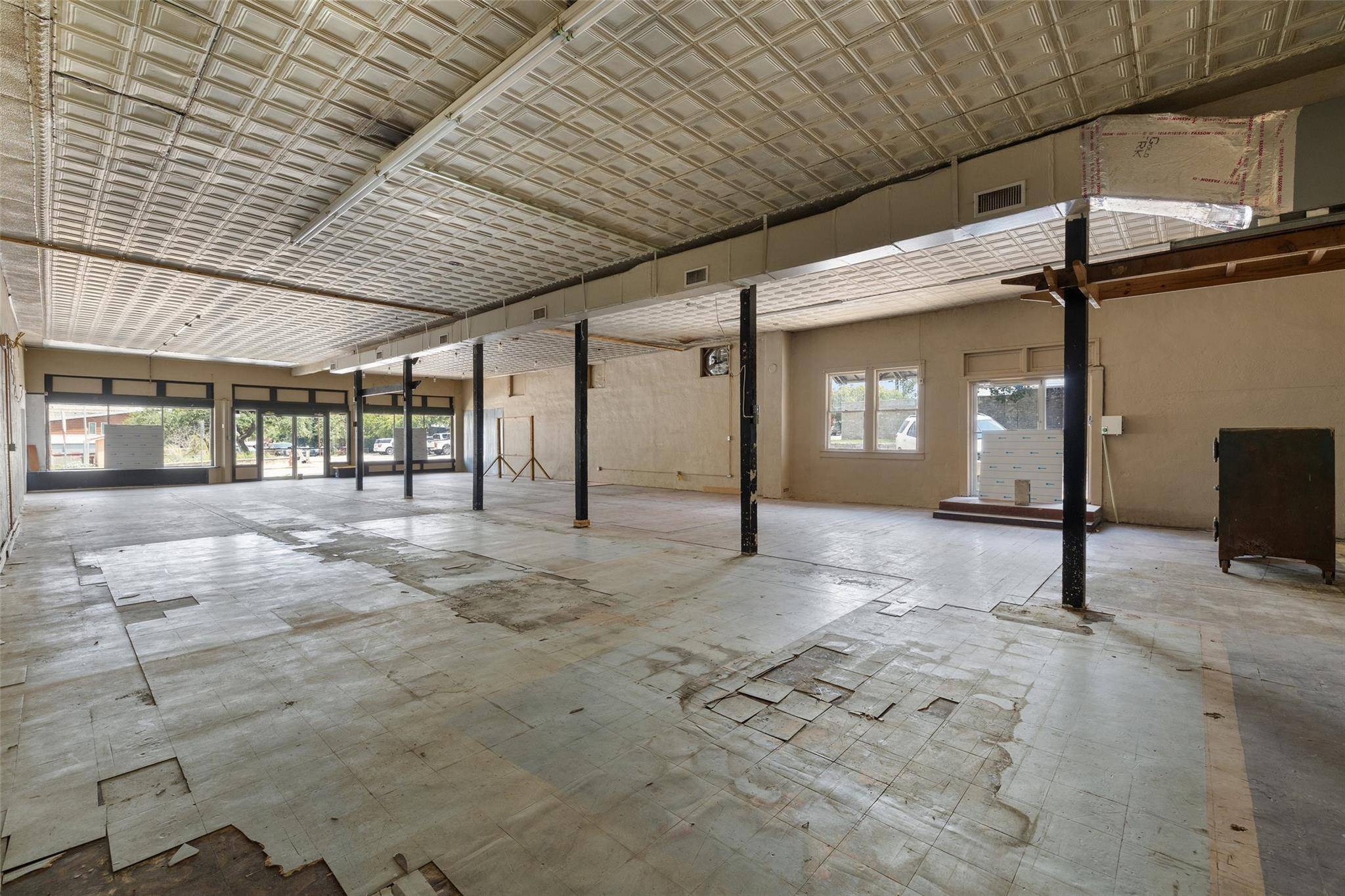 112 E Main ST, Johnson City, TX 78636