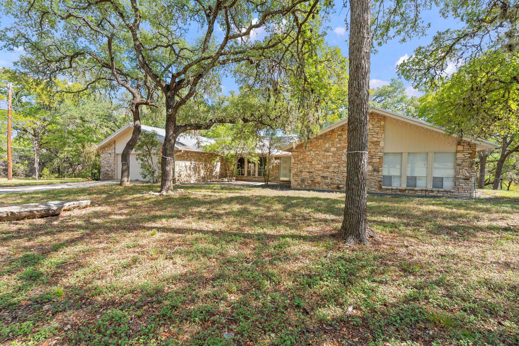 110 Hillsedge RD, Wimberley, TX 78676