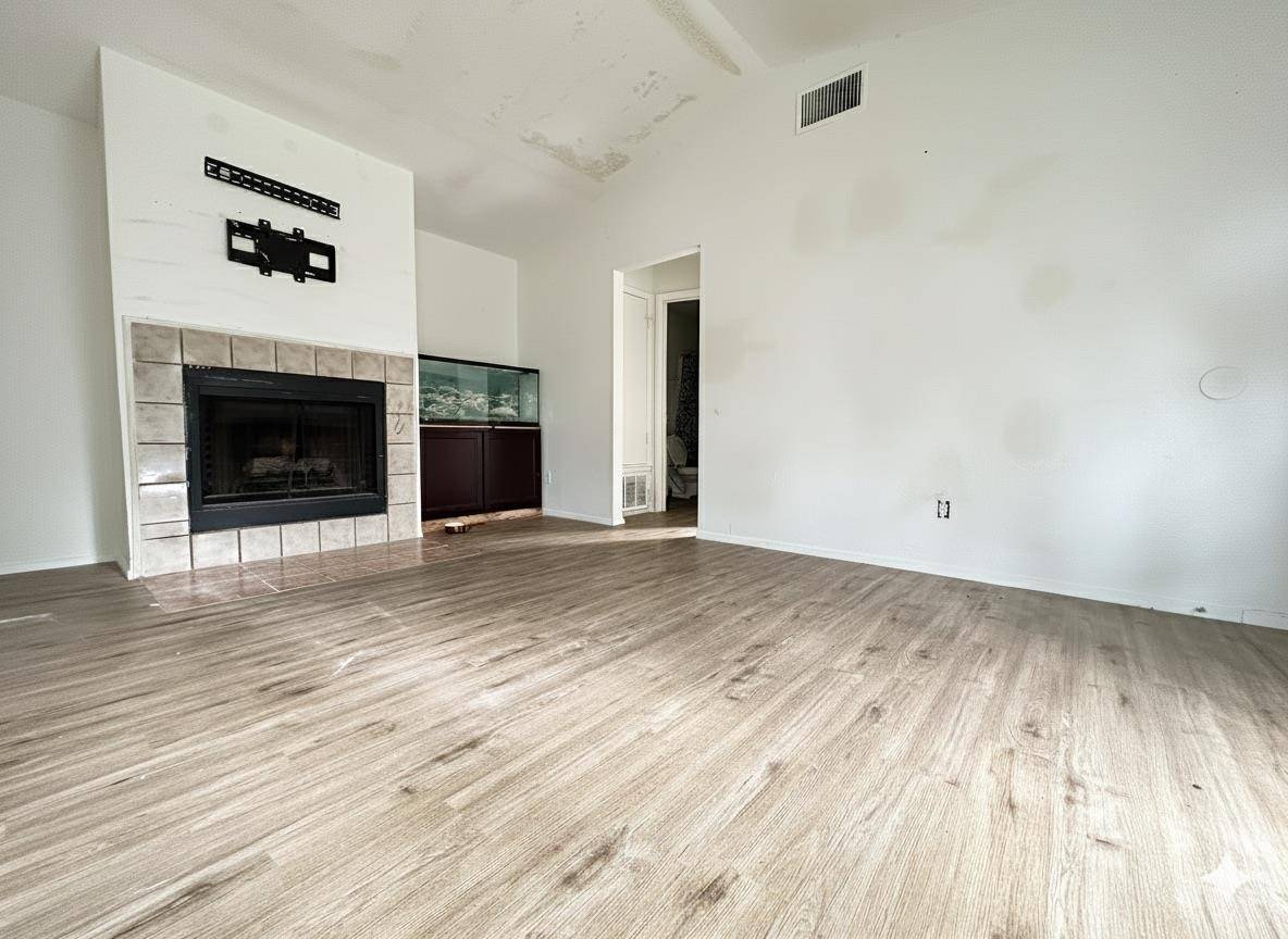9705 Carson CRK #A, Del Valle, TX 78617