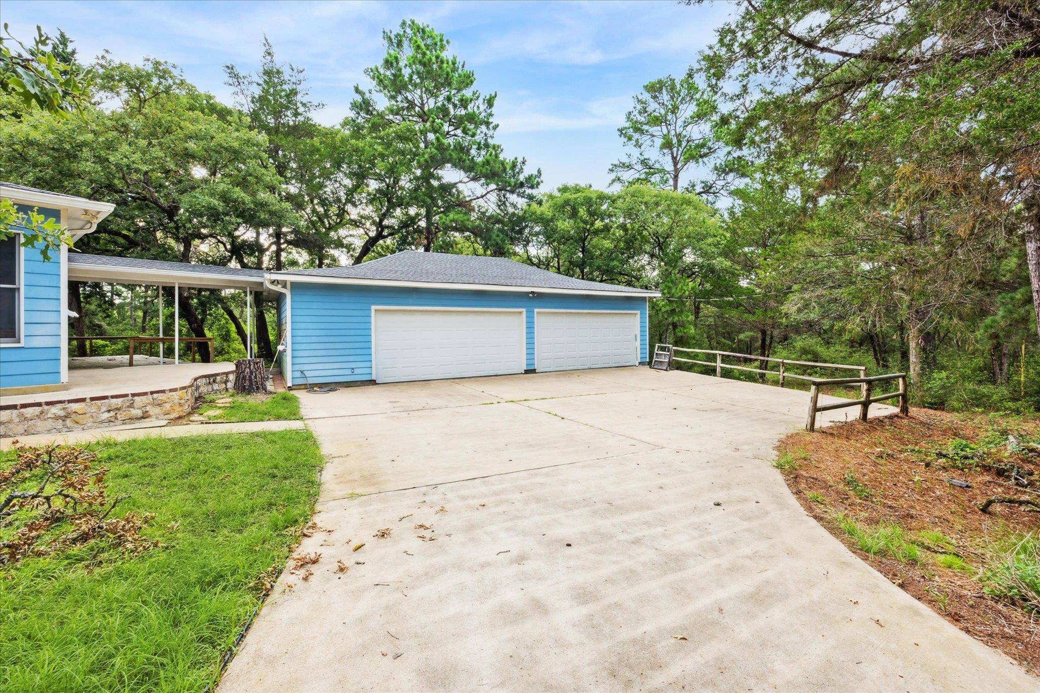 222 Pony Express DR, Smithville, TX 78957
