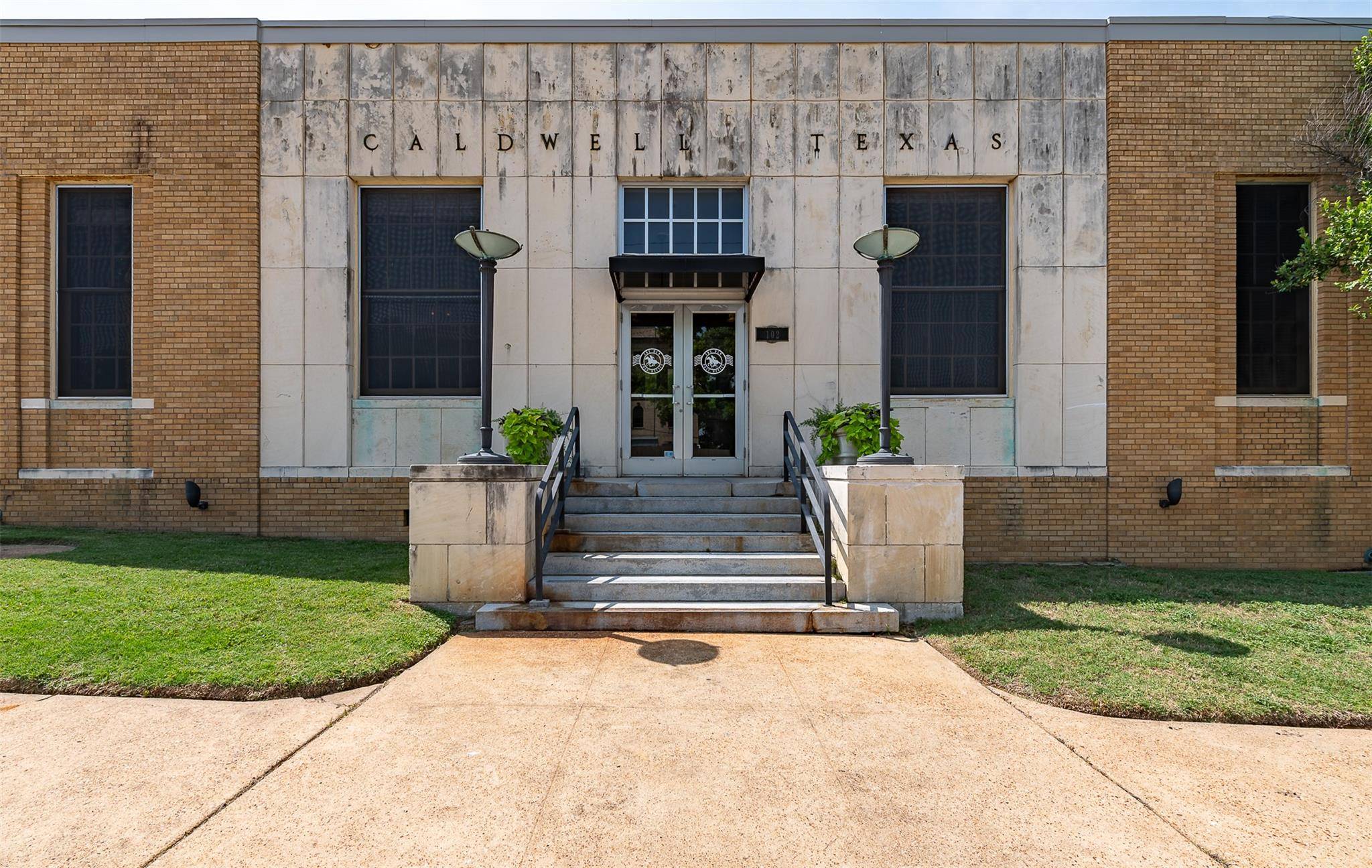 102 W Fox ST, Caldwell, TX 77836