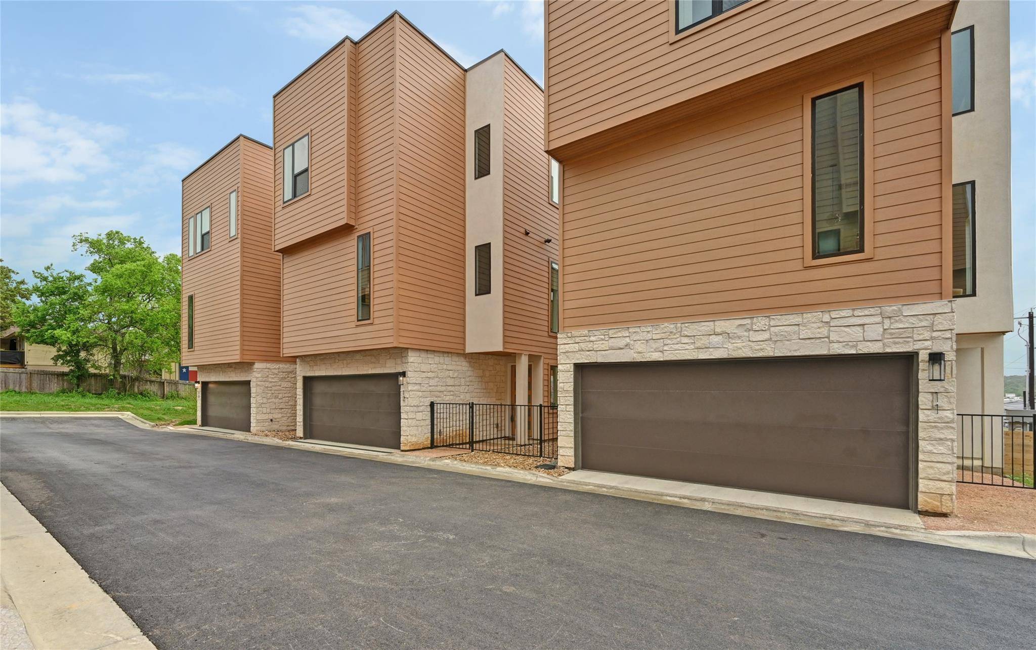 6821 Wolfcreek PASS #12, Austin, TX 78749