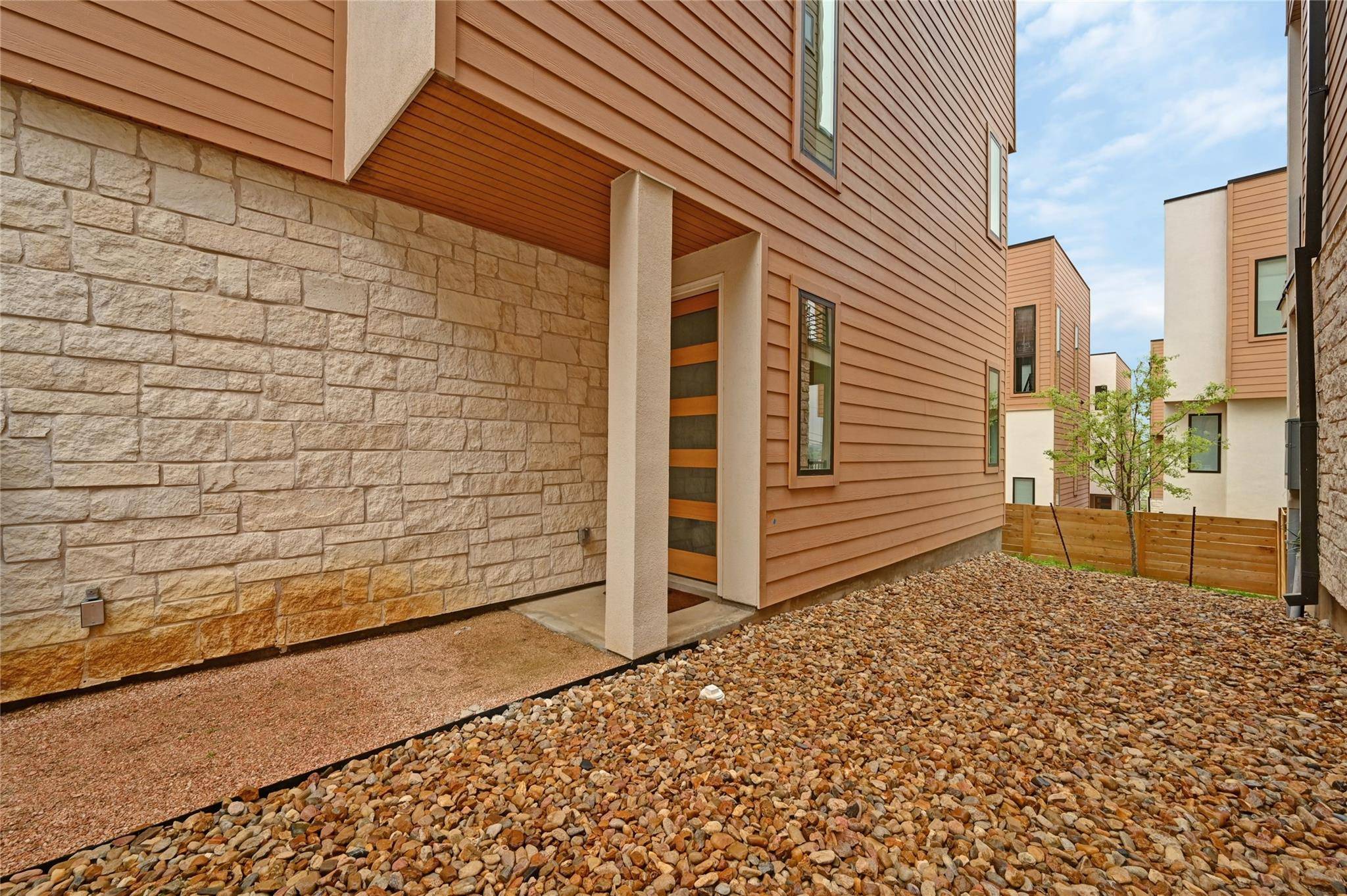 6821 Wolfcreek PASS #12, Austin, TX 78749