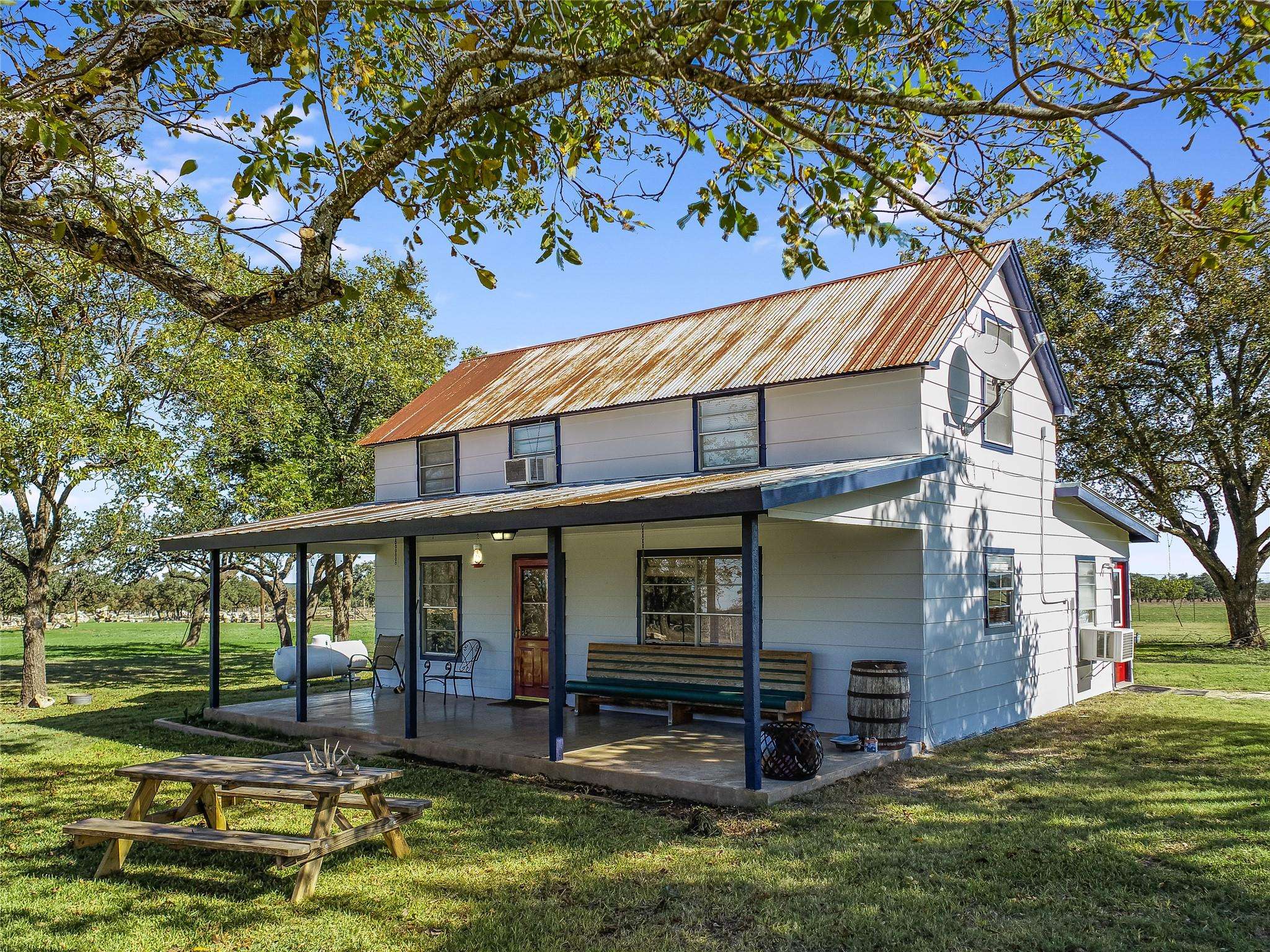 788 Clarence Jacoby RD, Fredericksburg, TX 78624