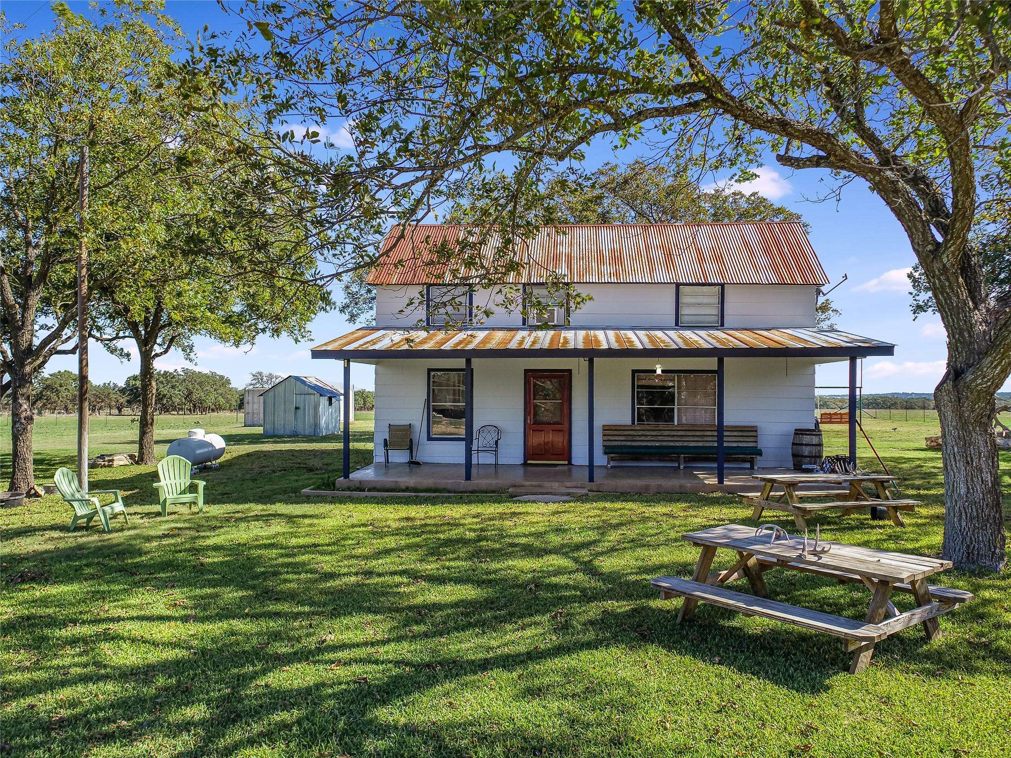 788 Clarence Jacoby RD, Fredericksburg, TX 78624