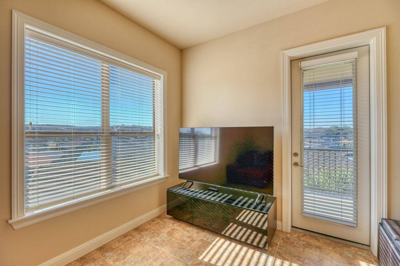 101 W Bank #27, Horseshoe Bay, TX 78657