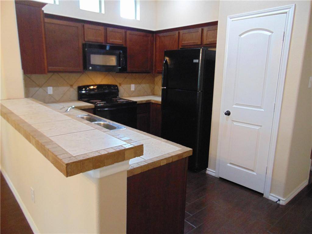 185 Creekside Villa DR, Kyle, TX 78640