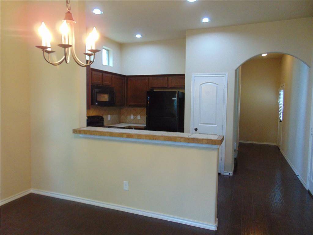 185 Creekside Villa DR, Kyle, TX 78640