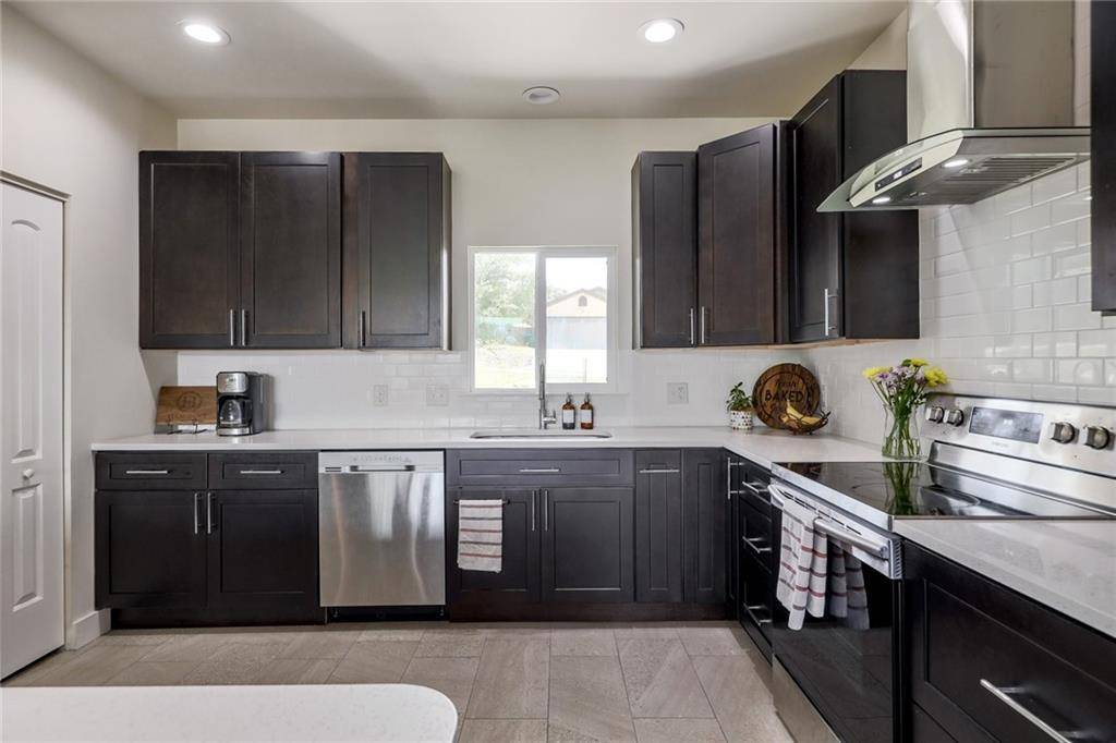 8005 Flintlock CIR, Lago Vista, TX 78645