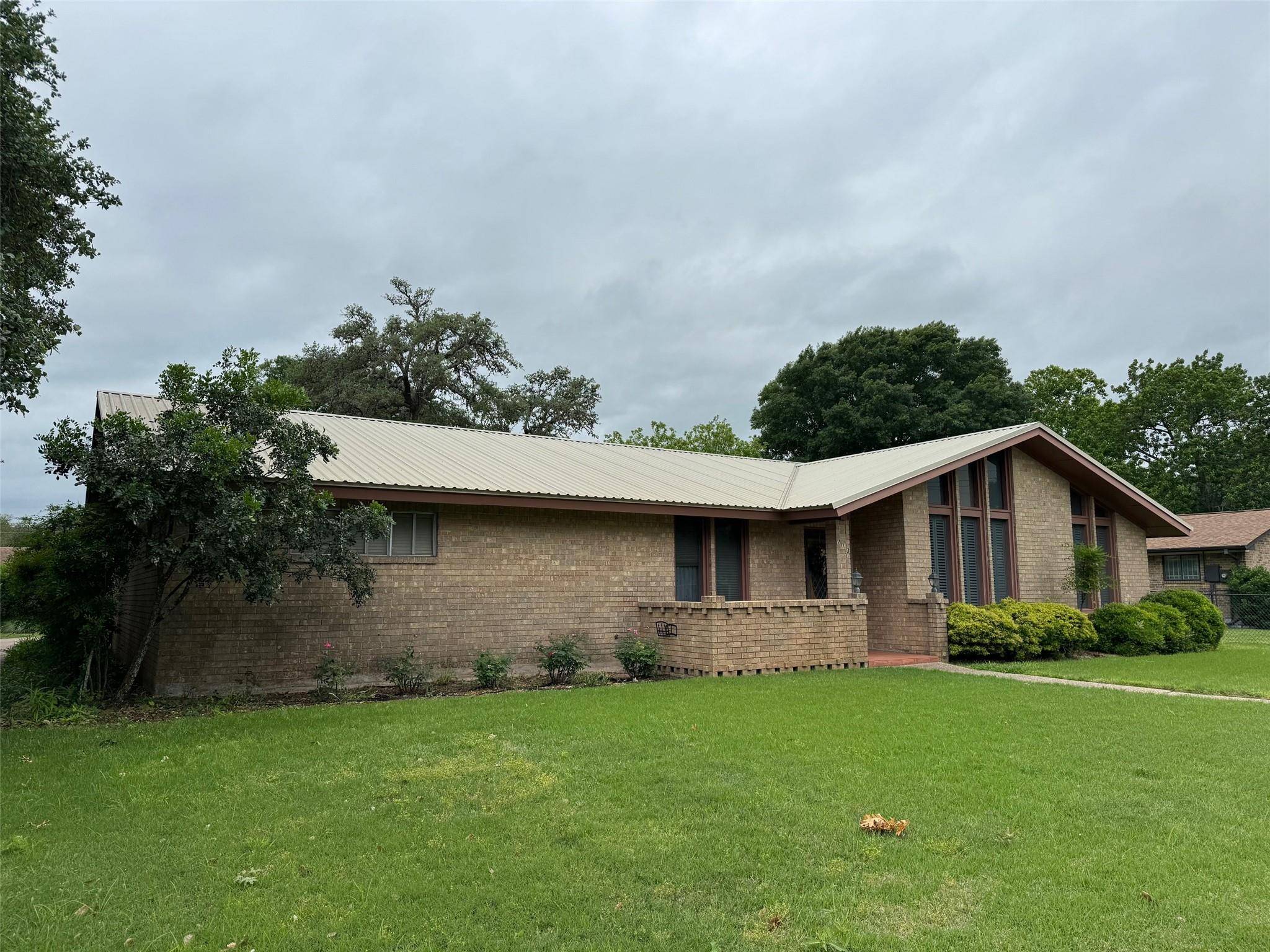 713 Sarah Jo ST, La Grange, TX 78945