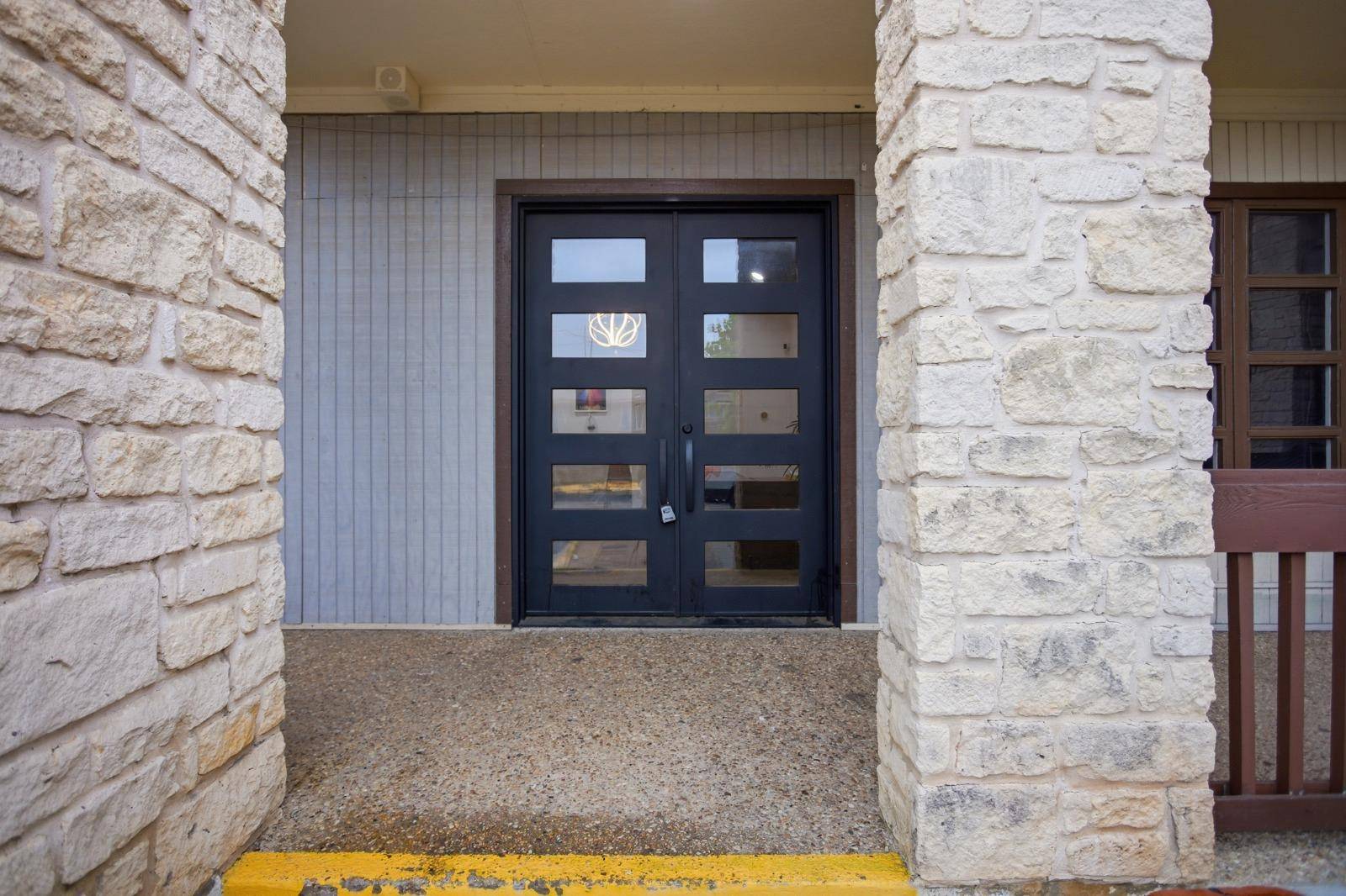 611 Carpenter Ave #101 & 102, Austin, TX 78753