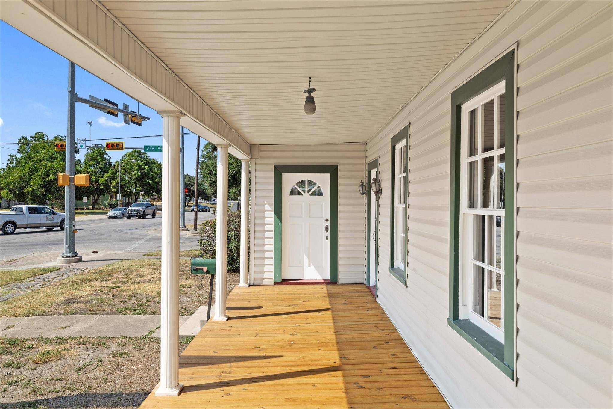 620 N Main ST, Taylor, TX 76574