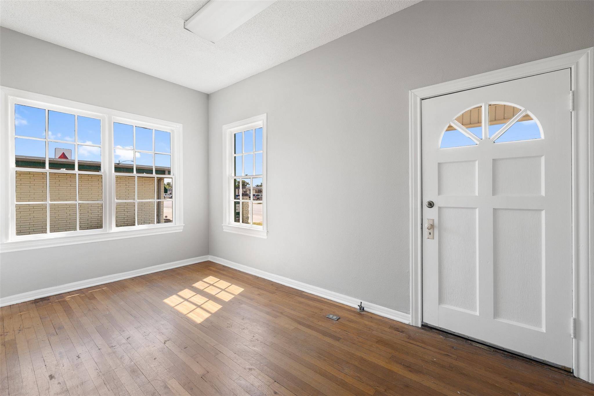 620 N Main ST, Taylor, TX 76574