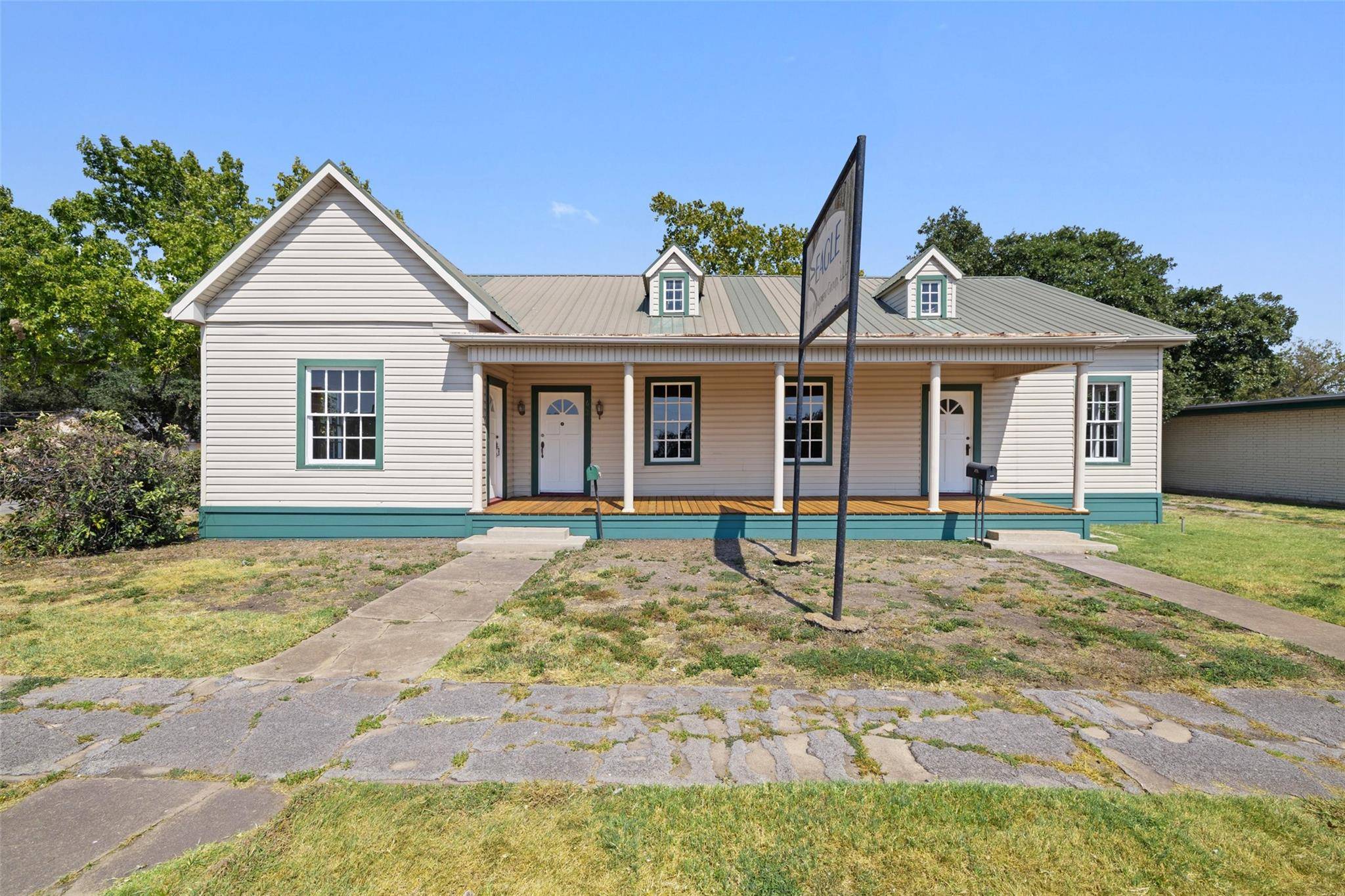 620 N Main ST, Taylor, TX 76574