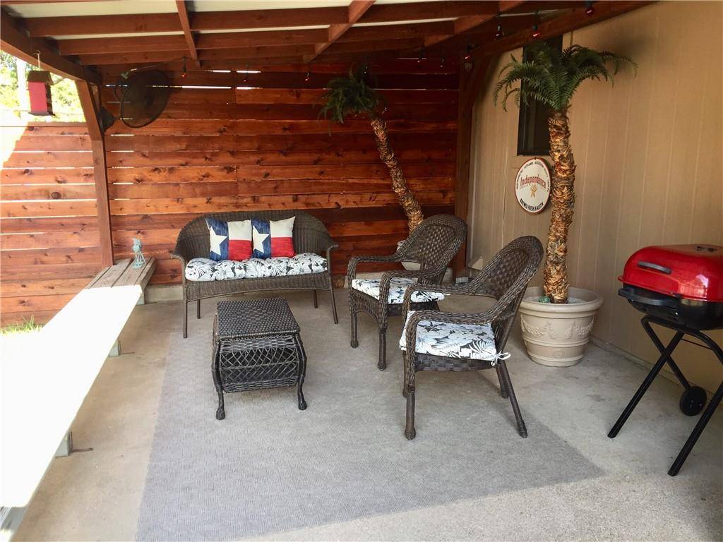 702 Blackwell Ave #A, Manchaca, TX 78652