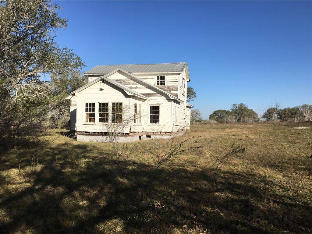 1342 CR 358 RD, Gonzales, TX 77984