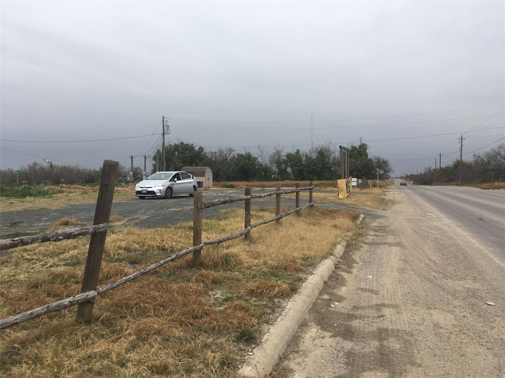 10 S Commerce ST, Big Wells, TX 78830