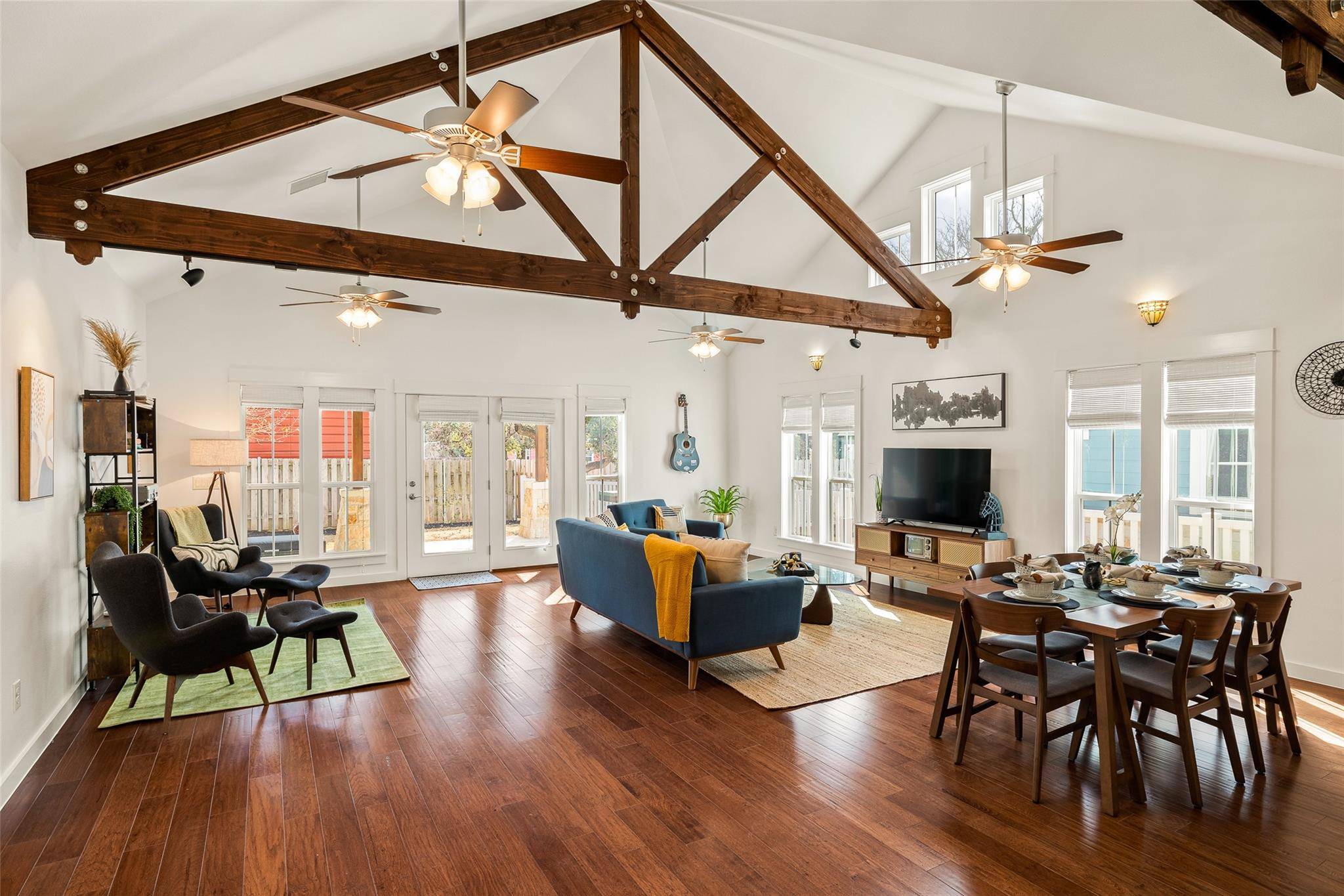 435 Hays ST, Dripping Springs, TX 78620